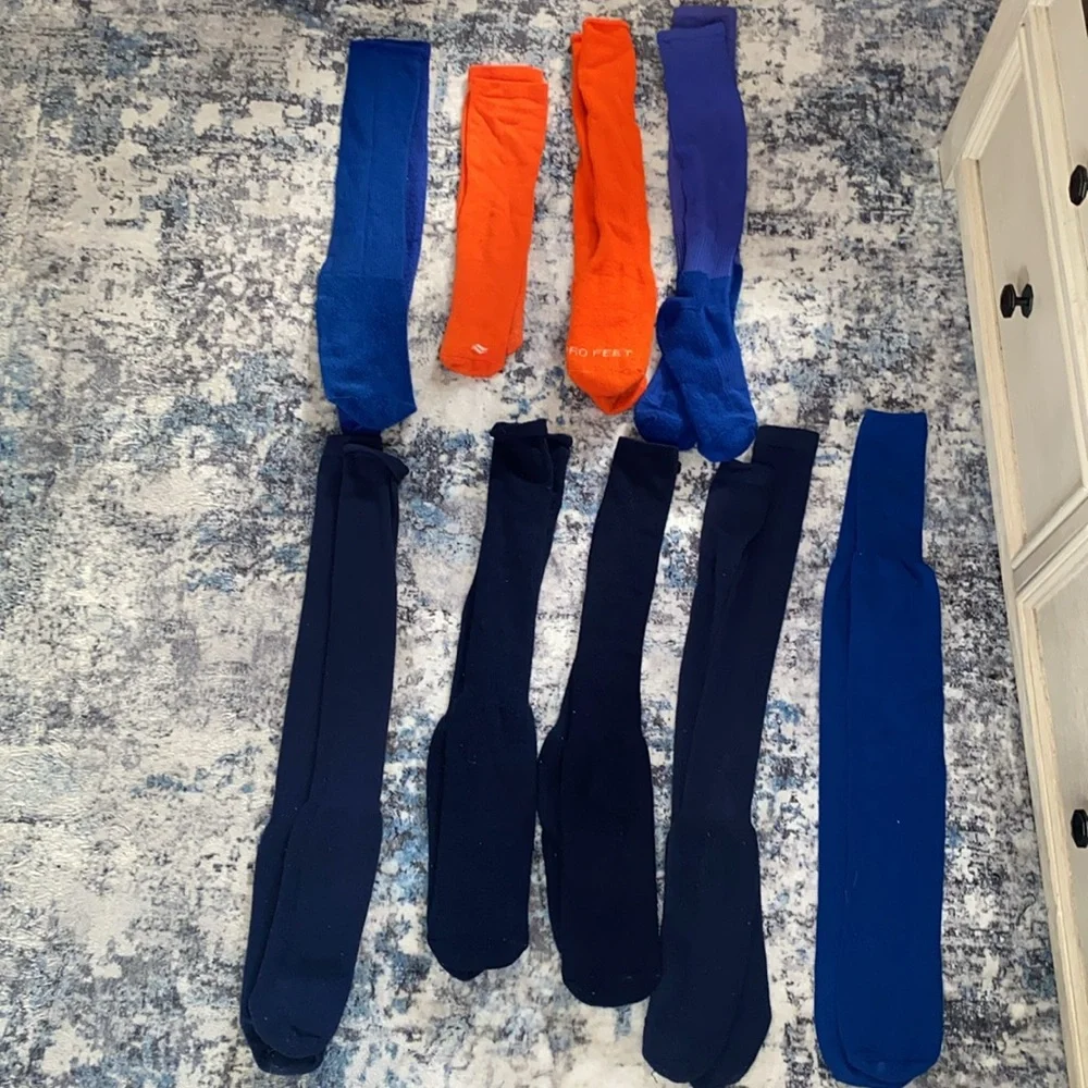 9 pairs of men’s athletic socks